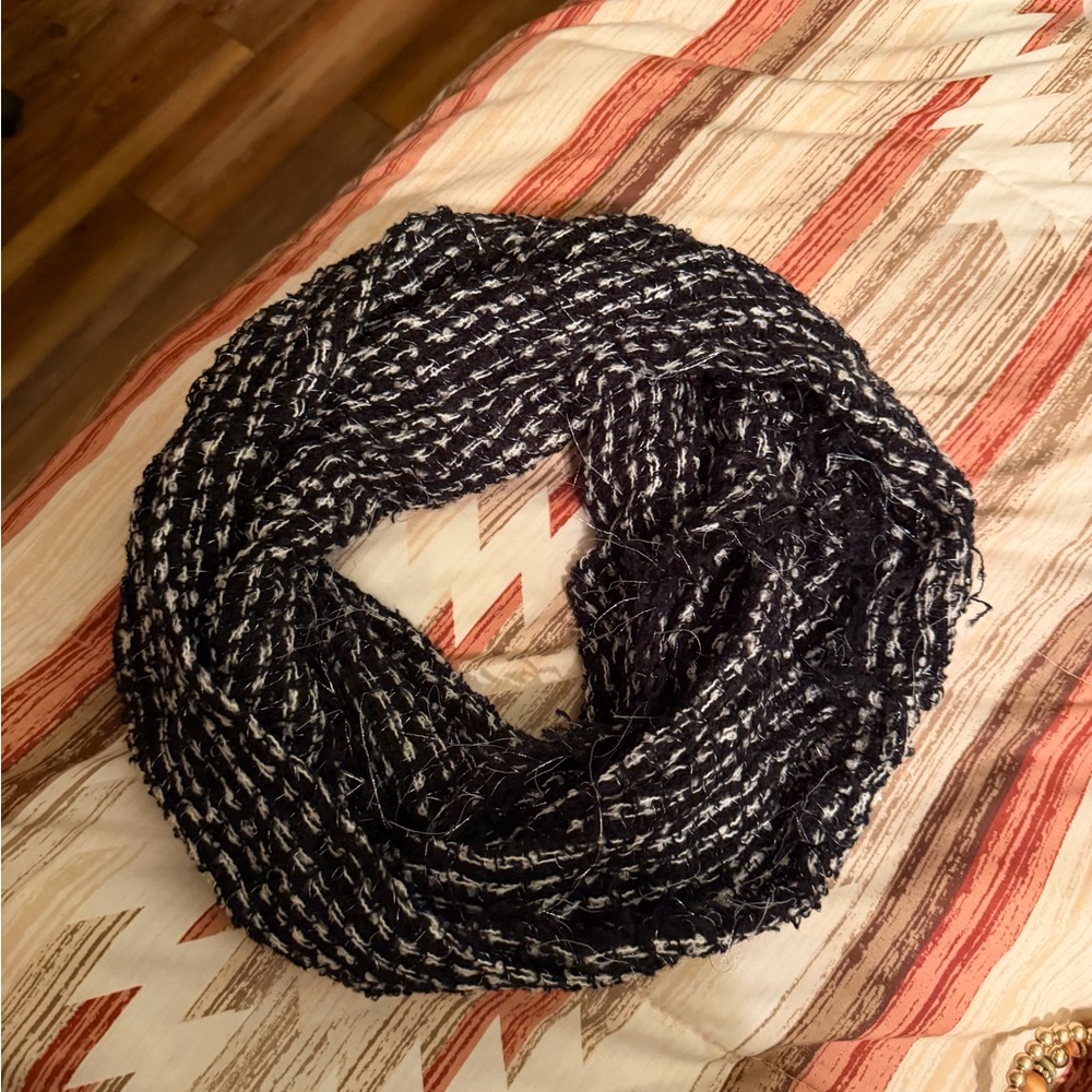 Women’s scarf